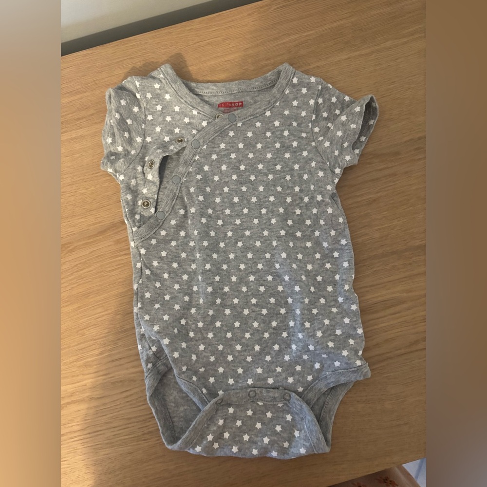 Skip hop Gray Star Pattern Baby Onesie 9 months